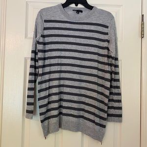 Light weight sweater